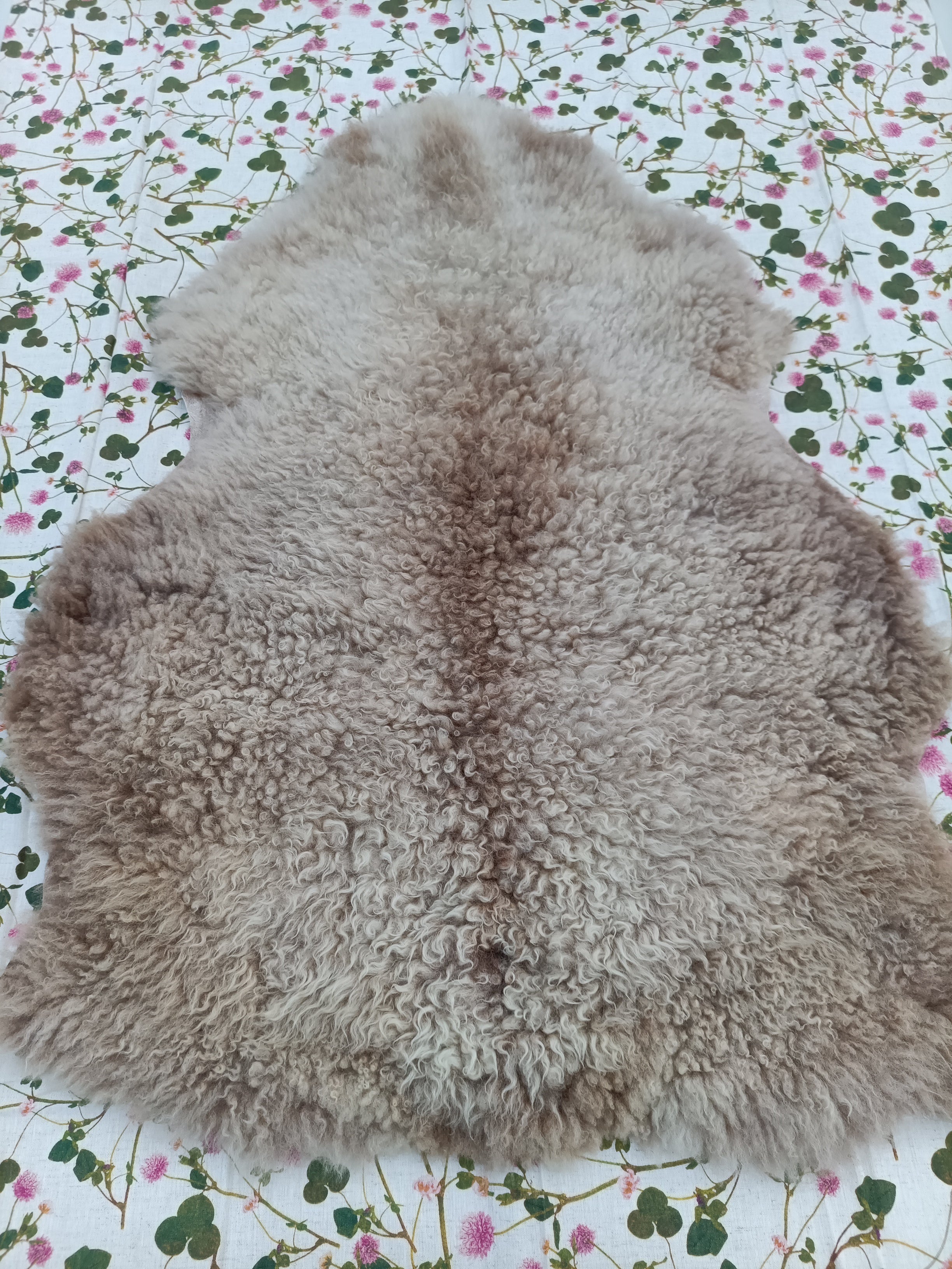 Ruskea suomenlampaan talja (Ekoparkittu pitkävillainen talja)