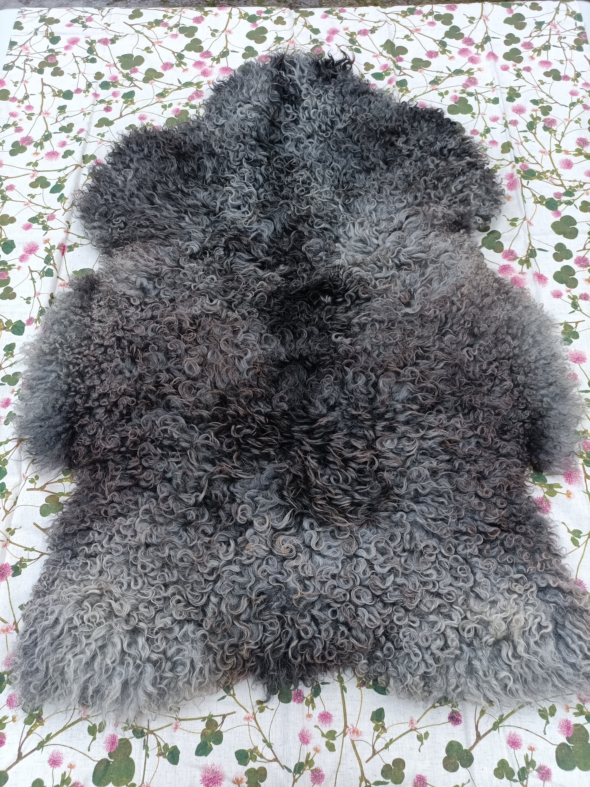 Tummanharmaa turkisristeystystalja XL koko (Ekoparkittu pitkävillainen talja)