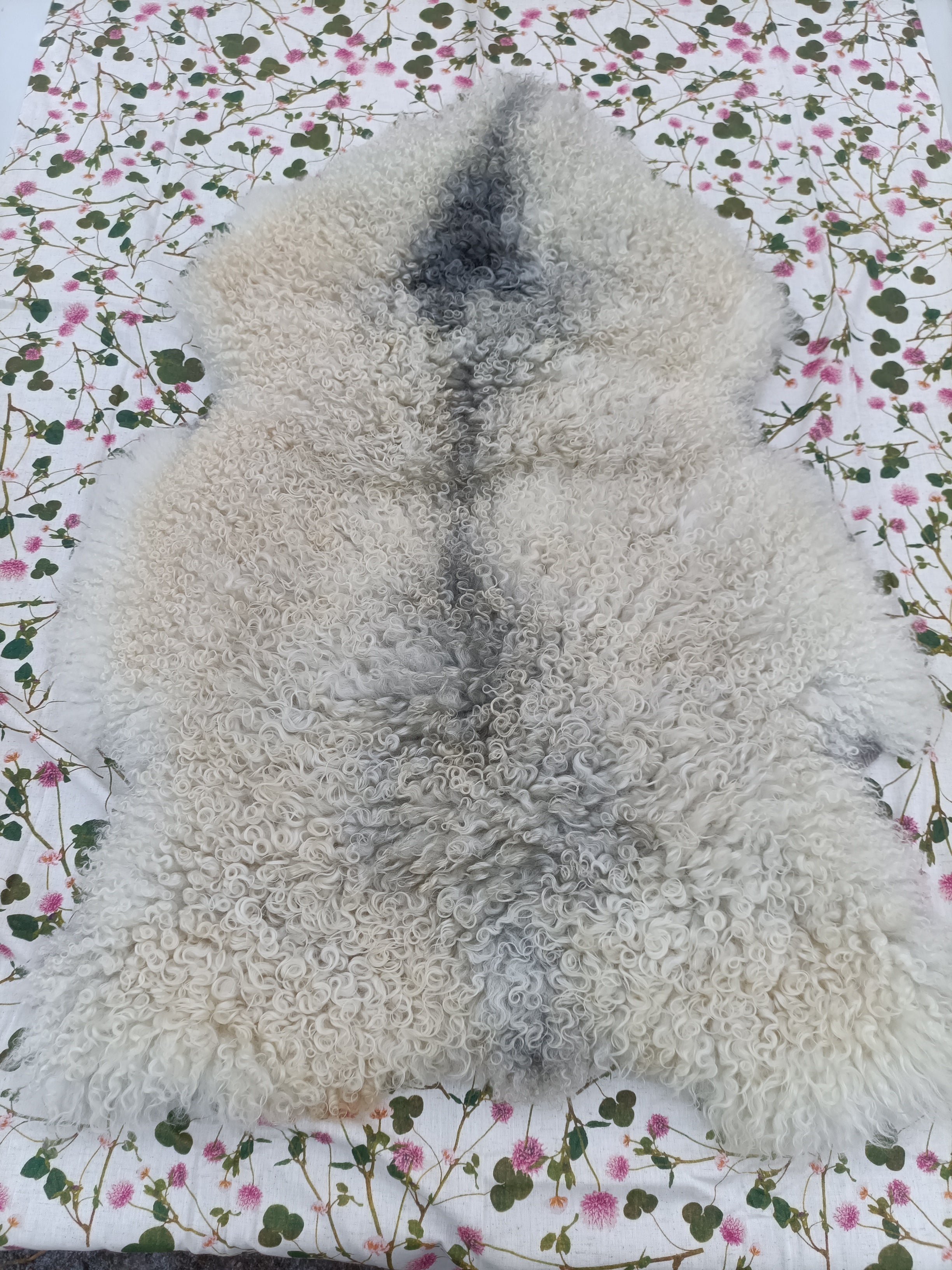 Helmenvaalea turkisristeystystalja XL koko (Ekoparkittu pitkävillainen talja)