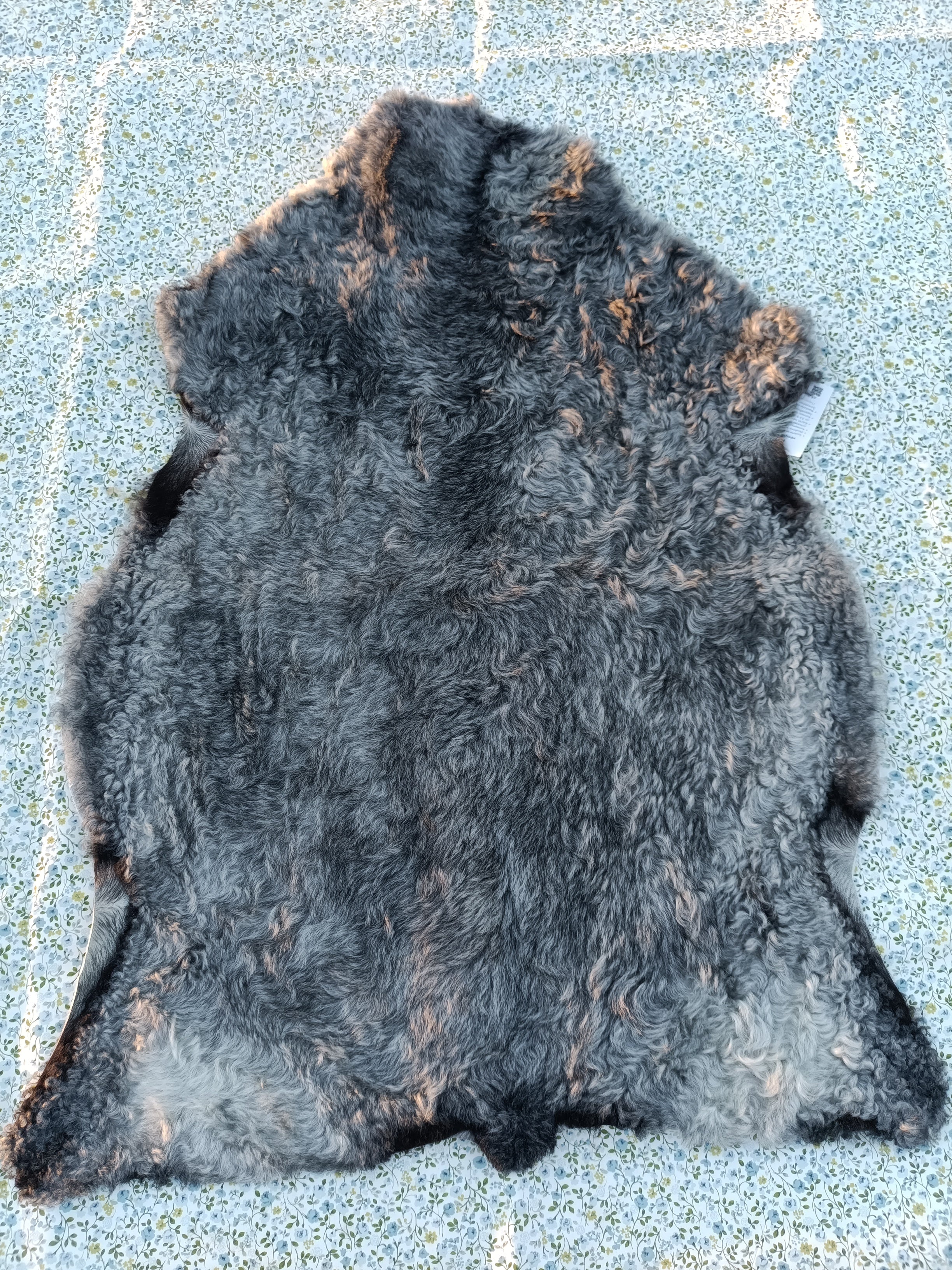 Tummanharmaa puolipitkä villa (Vesipestävä talja)